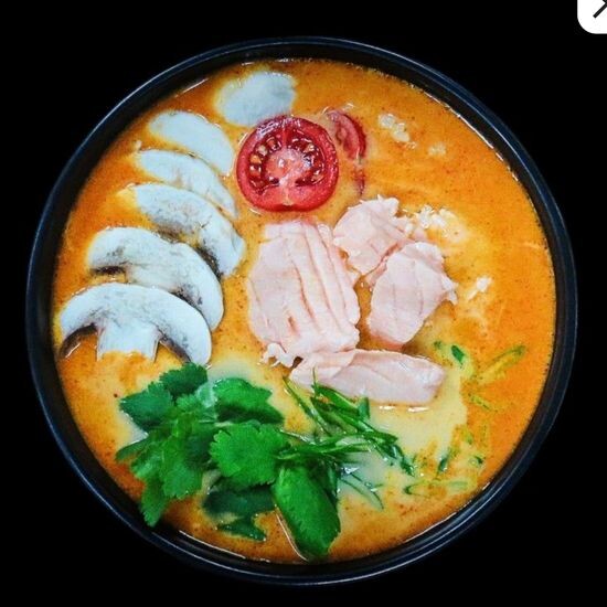 Суп Том Ям с лососем