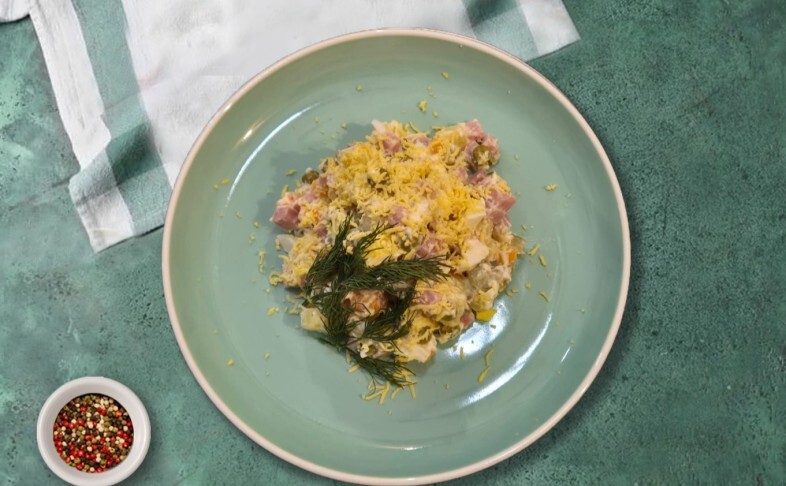 Салат Оливье с ветчиной