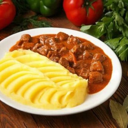 Гуляш с говядиной