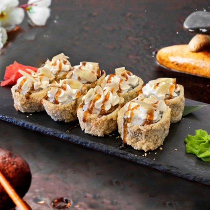 Дабл чиз с тунцом и лепестками миндаля