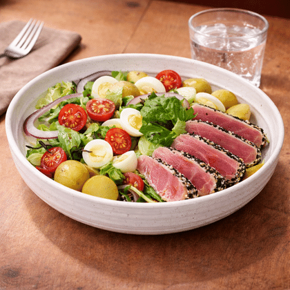 Салат с тунцом, картофелем беби и яйцом