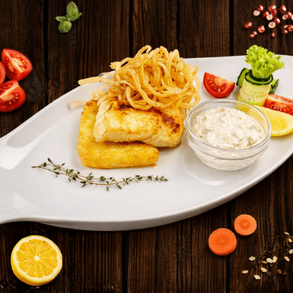 Филе Судака, запеченное на картофельном драннике с соусом Тар-Тар