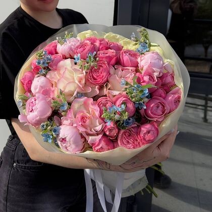 Самый дофаминовый букет лета с добавлением трендового пиона!