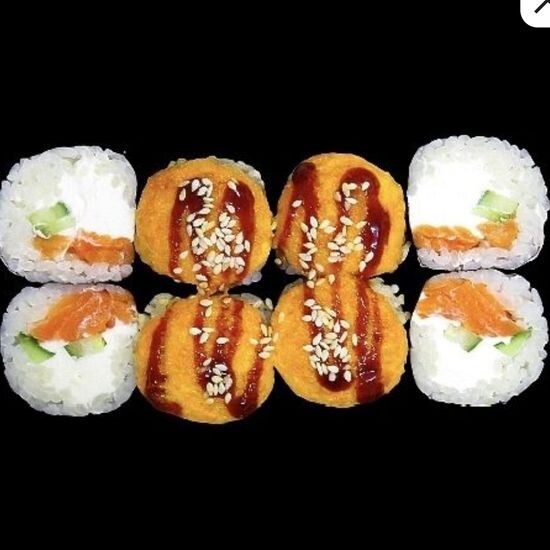Ролл запечённый с лососем