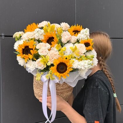 Солнечная корзина с цветами 🌻