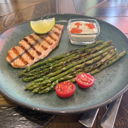 Стейк из сёмги со спражей