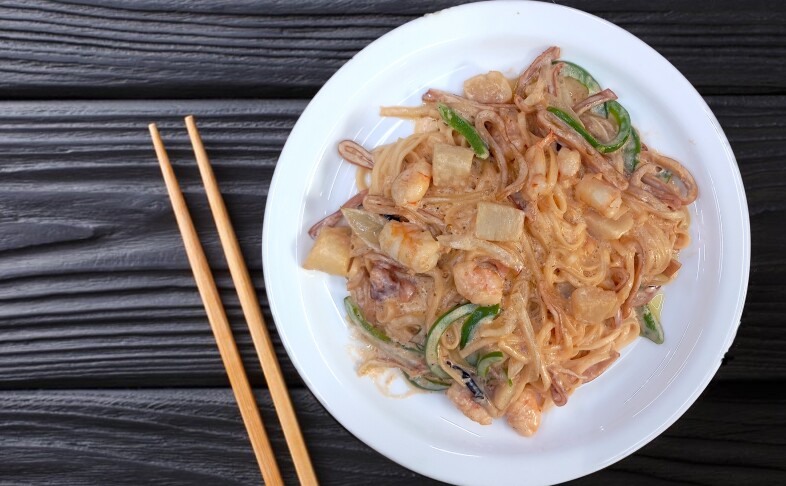 Удон с морепродуктами в остро-сливочном соусе