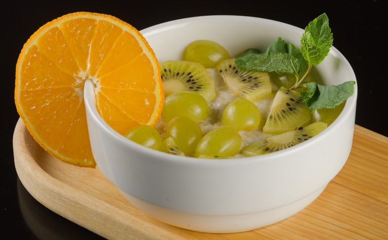 Овсяная каша с фруктами