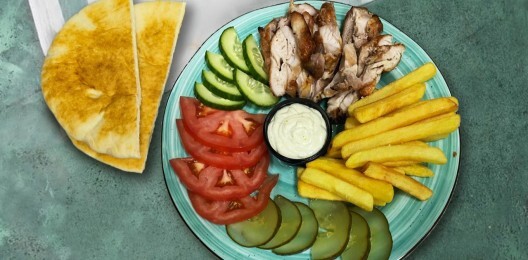 Детская шаверма на тарелке