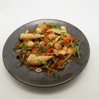 Морепродукты под соусом «Цую»