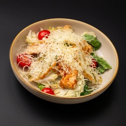 Салат "Цезарь с теплой курицей" (от кафе Лайм)