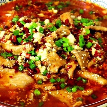 Остро-пряный суп с кусочками свинины