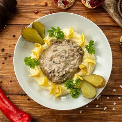Бефстроганов с картофельным пюре