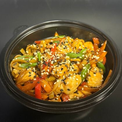 WOK с лососем и креветкой
