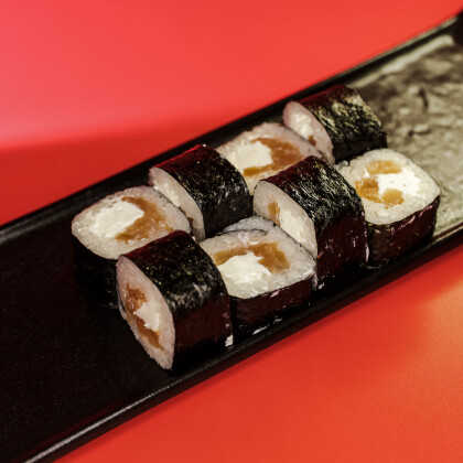 Норимаки с лососем и сыром