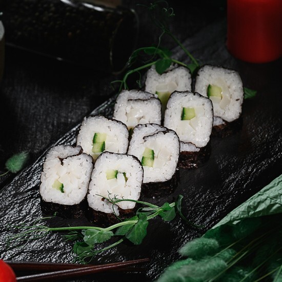 Маки с кальмаром