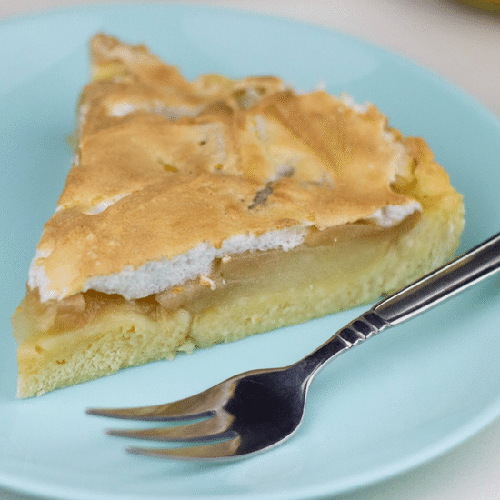 Меренговый пирог с грушей