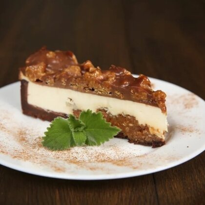 Чизкейк Сникерс