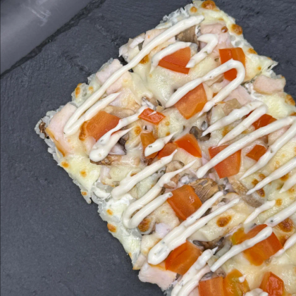 Суши-пицца с курицей и грибами