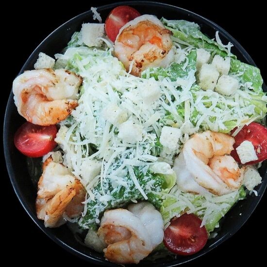 Салат Цезарь с креветками