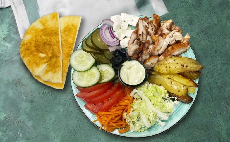 Шаверма на тарелке Греческая