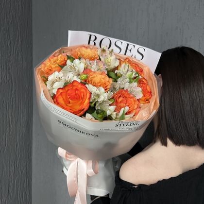 Стильный яркий букет