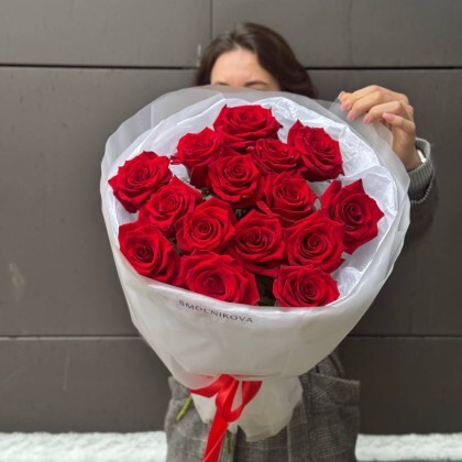 15 шикарных красных роз Эквадор