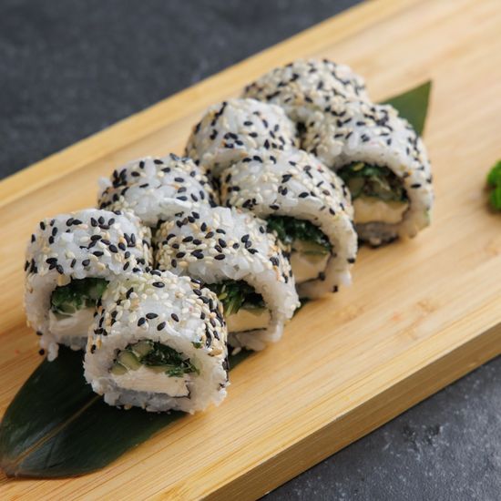 Ролл Осака с кунжутом