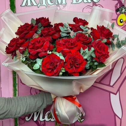 Букет француских бордовых роз 13шт
