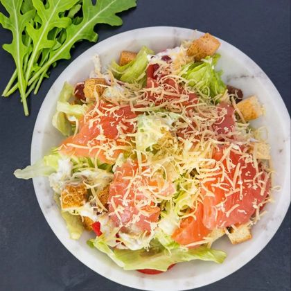 Салат «Цезарь» с сёмгой