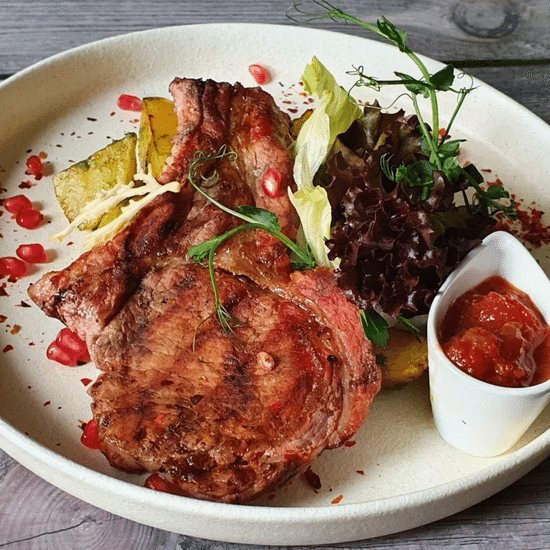 Свиная корейка на кости