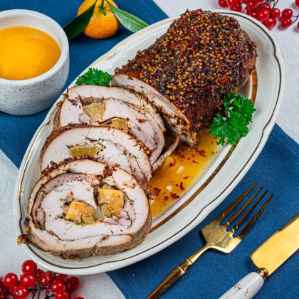 Рулет из двух видов птицы с фруктовым акцентом