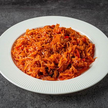 Тушеная молодая капуста