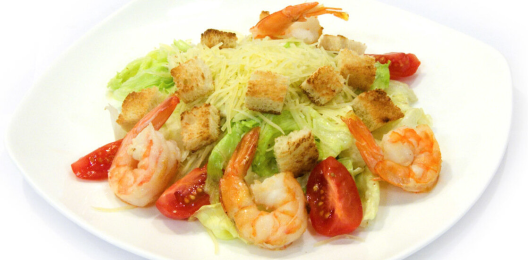 Салат цезарь с креветками