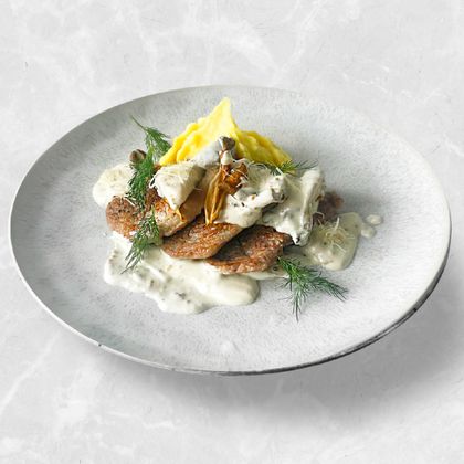 Медальоны из свинины 
с вешенками в сливочно
горчичном соусе 
и картофельным пюре