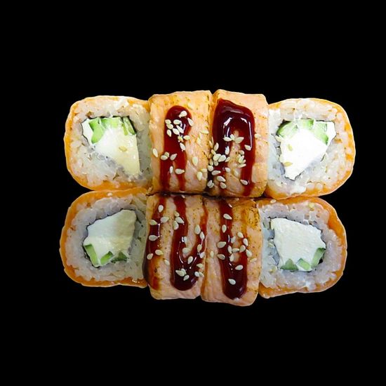 Ролл Опаленный лосось

Состав:лосось,сыр сливочный,,рис,огурцы свежие,водоросли нори,соус унаги,кунжут.