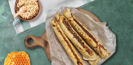 Блины с кедровым орехом и медом