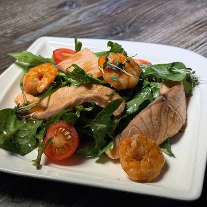 Салат «Креветка и лосось»