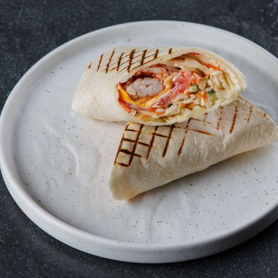 Тортилья ролл с креветками и курицей