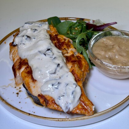 Куриная грудка с баклажаном под пивным соусом