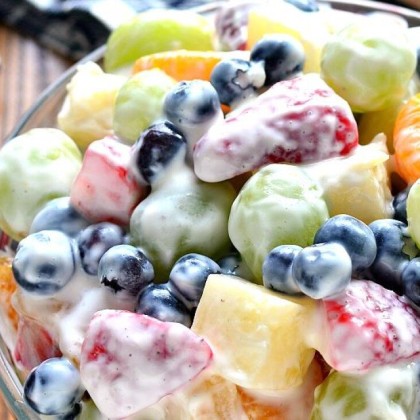 Фруктовый салат, заправленный монастырским йогуртом