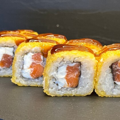 Горячий ролл с начинкой на выбор