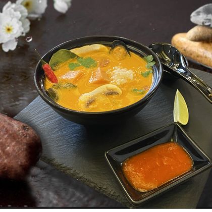 Том - ям с семгой и кальмаром