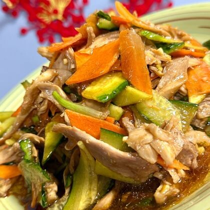 Салат куриная соломка с овощами