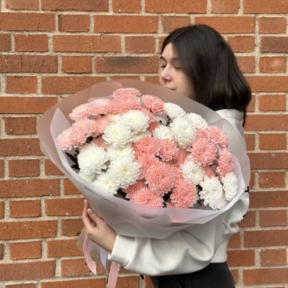 Пышный моно букет из хризантем