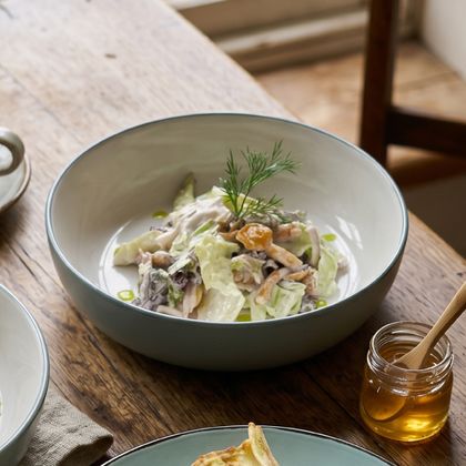 Салат с копченой курицей и опятами